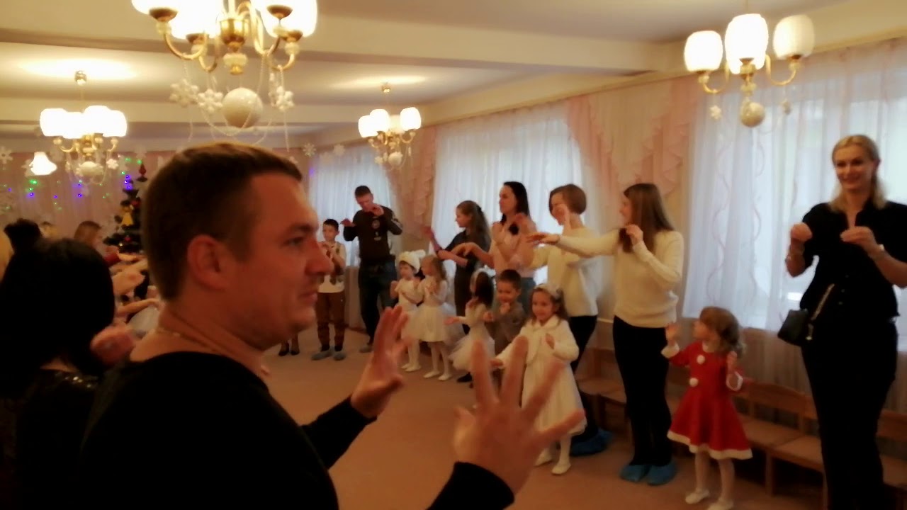 Хоровод з батьками 