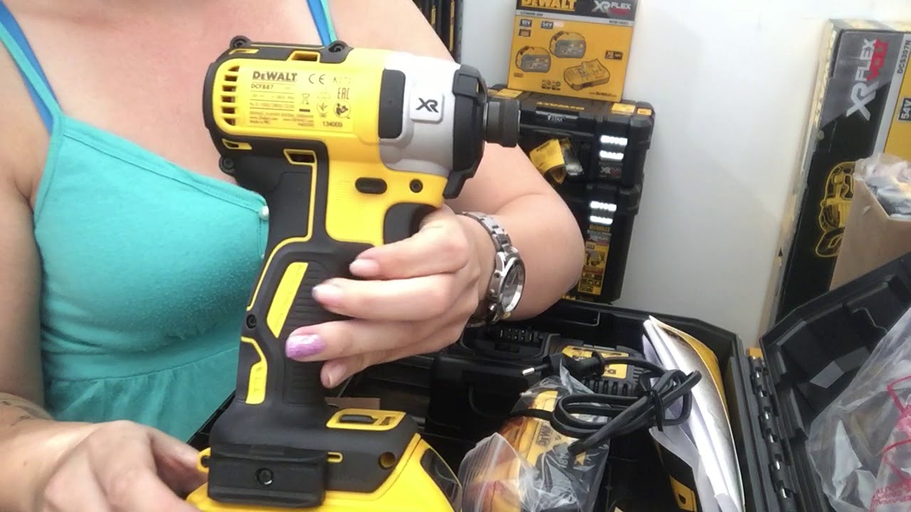 DeWALT DCF887P2 - DeWALT DCB184 - DeWALT DCB115 biegowa zakrętarka -