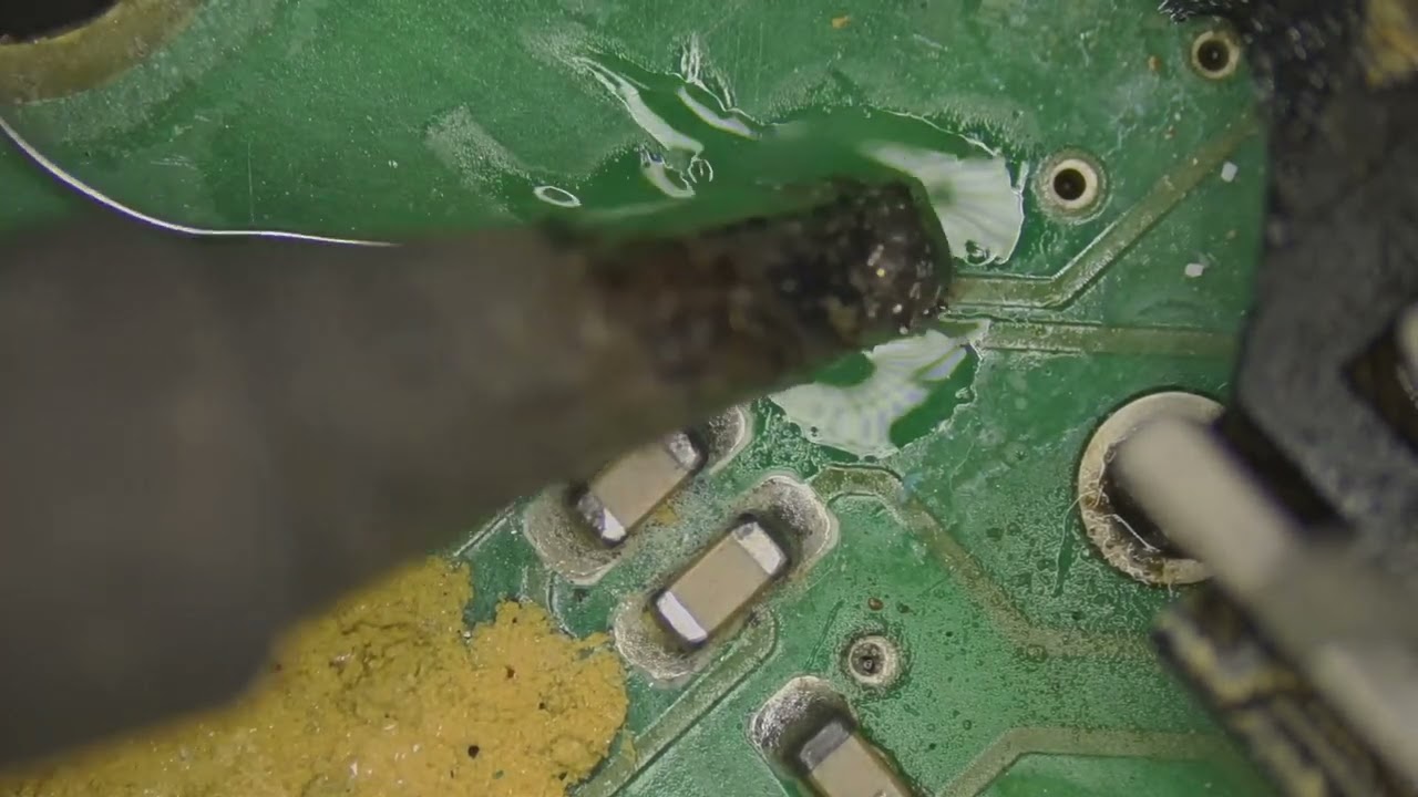 Restoring a broken trace from a flooded ECU