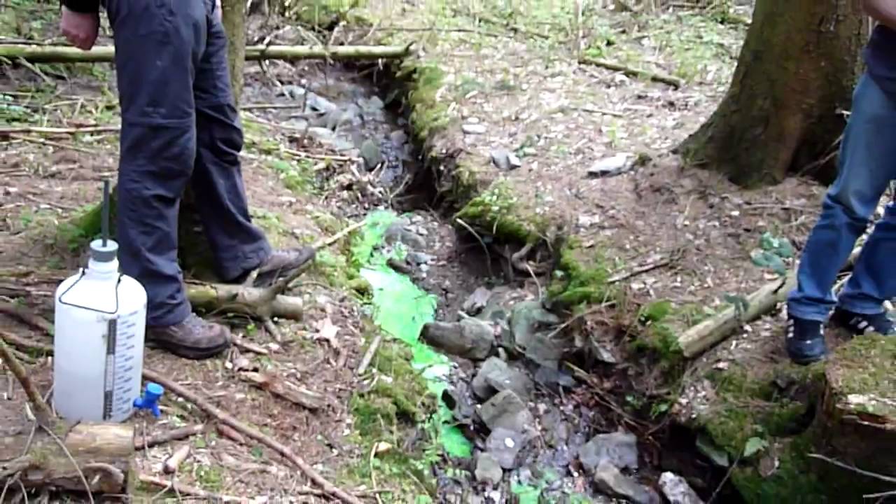 Using uranine to dye a small stream