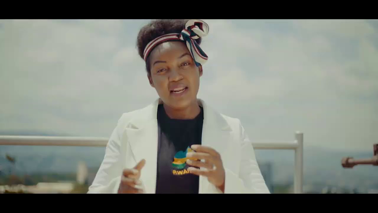 Clarisse Karasira -  Mwabaye Intwari (Videwo)