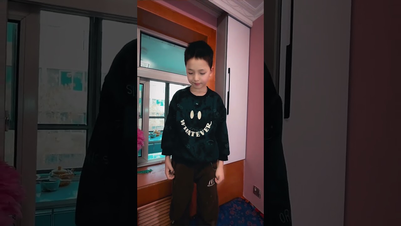 孩子玩手机该怎么办#传递正能量让世界充满爱 #正确引导教育孩子 的教育孩子的方法。