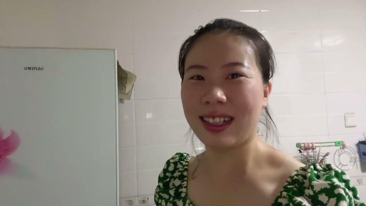 冰箱用十多年终于换了，妈妈说去实体店，女儿说在官网买，听谁的