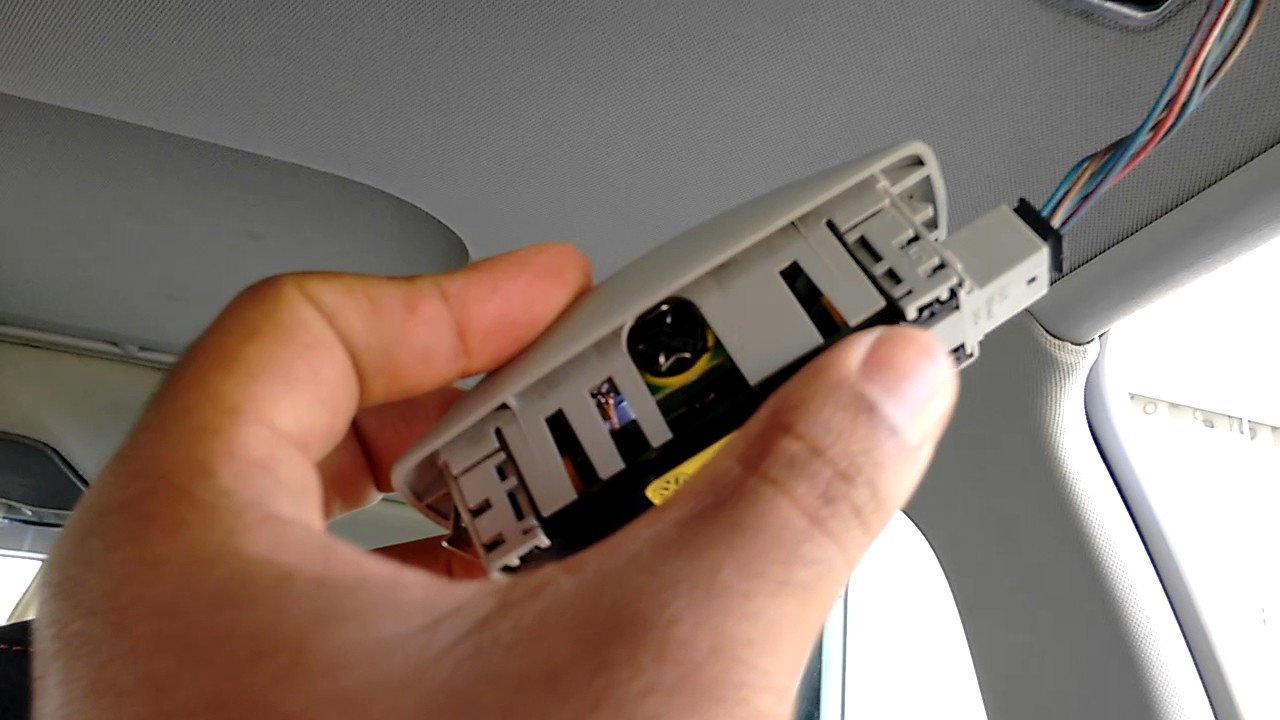 Como tirar a luz de teto traseira do Golf para trocar a lampada T 4.7