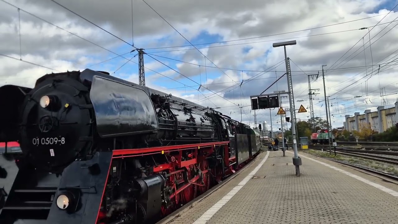Einfahrt des Sonderzug 1820 am 18.10.2025 in Nürnberg Hbf