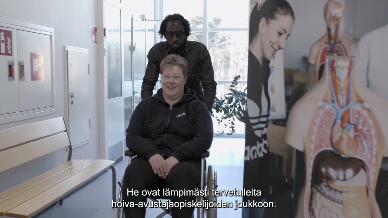 Hoiva-avustajakoulutus -  Maahanmuuttajan tarina