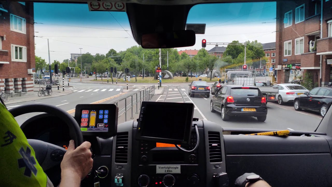 Zuid-west met Ambulance 50 cockpitview | Amsterdam South-west cockpitview from ambulance 50
