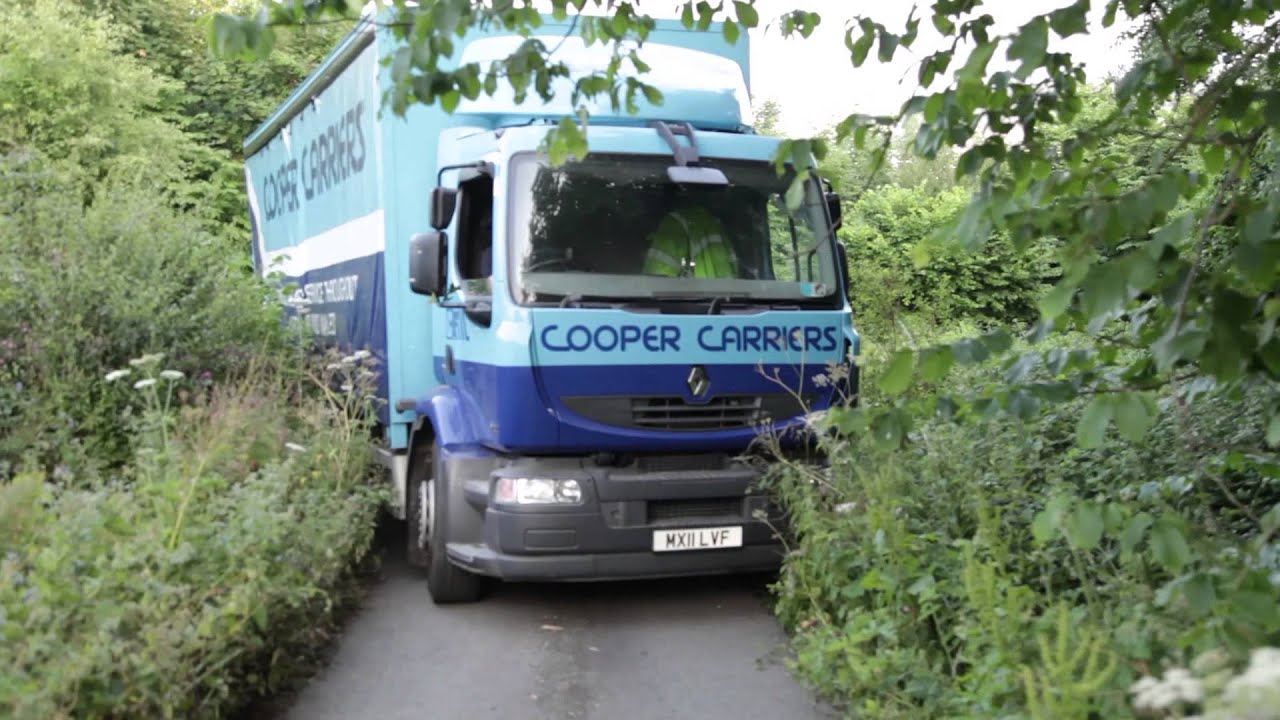 HGV gets stuck 02