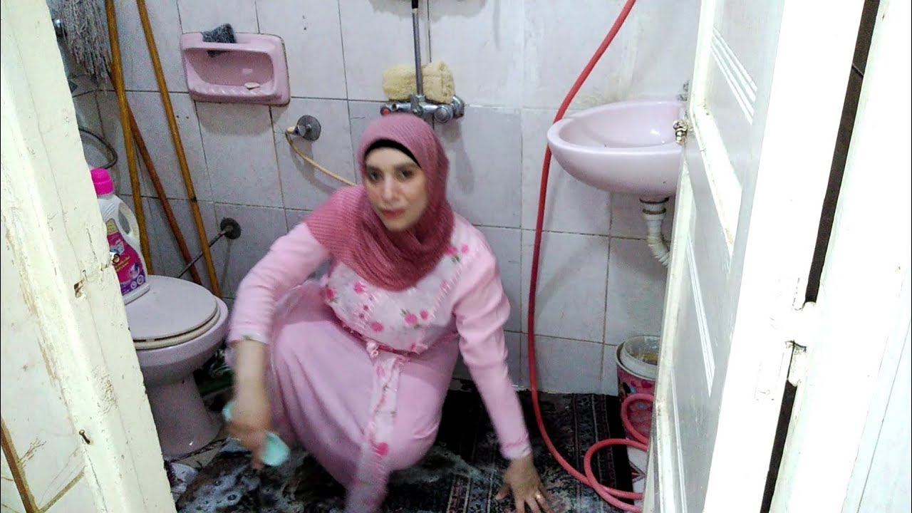 معقول يجي وأنا لسه كده لازم استقبله بالطريقة اللي تليق بيه (روتين غسيل السجاد)