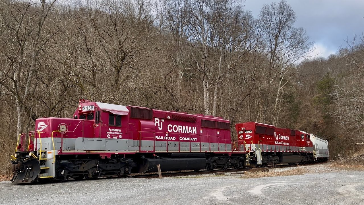 RJ Corman 3438 & 2592!