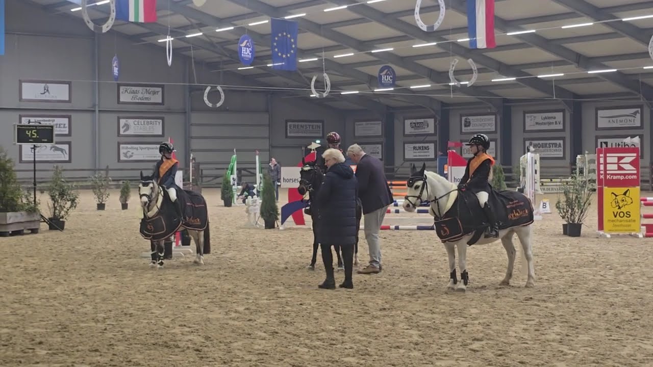 Reserve kampioen 50 cm springen categorie AB pony Benthe Janssen!