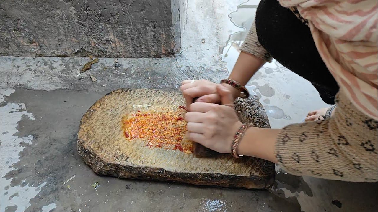 चटनी रोटी || आज हम लोगों ने काफ़ी समय बाद चटनी से रोटी खाई || और पानी पुरी 