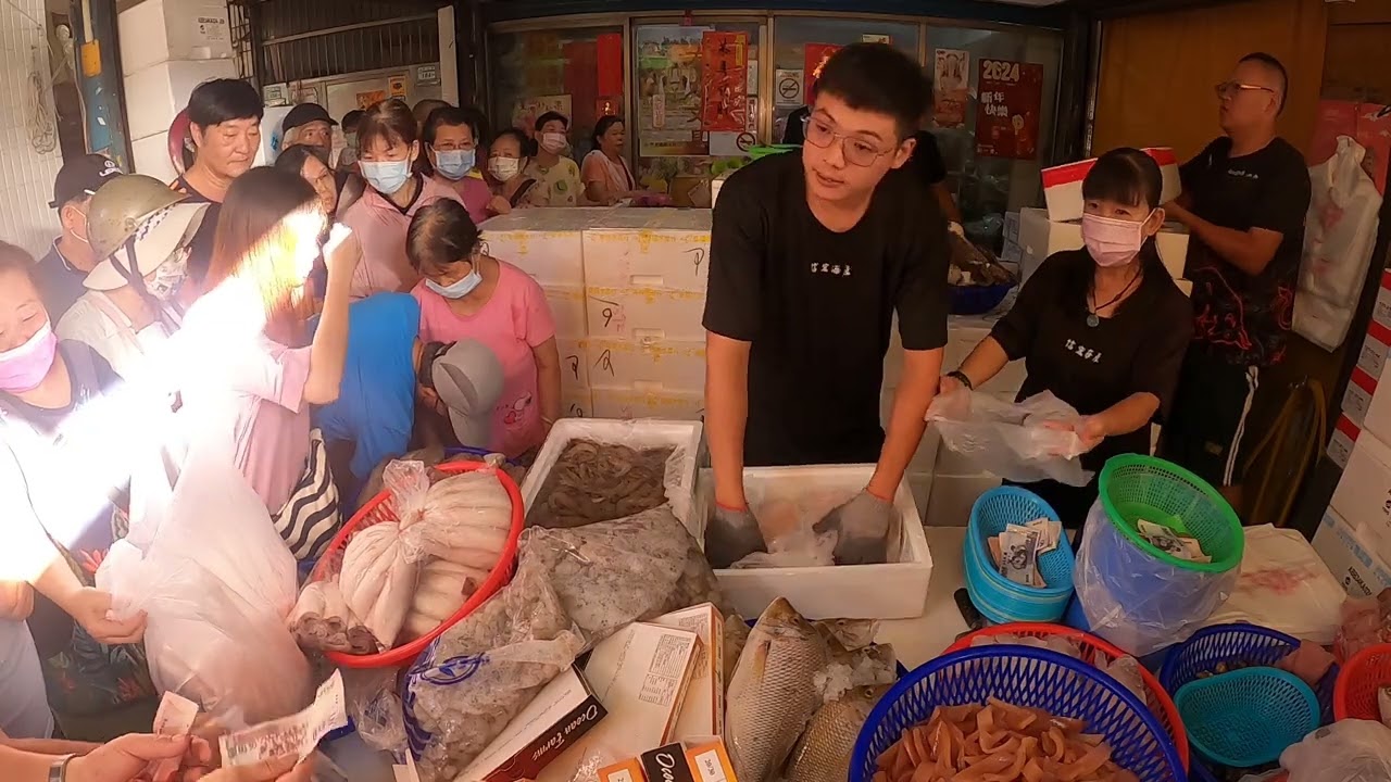 土城買氣旺旺旺，這買氣直逼過年 #中彰海王子 #土城 #海鮮叫賣 #海鮮拍賣