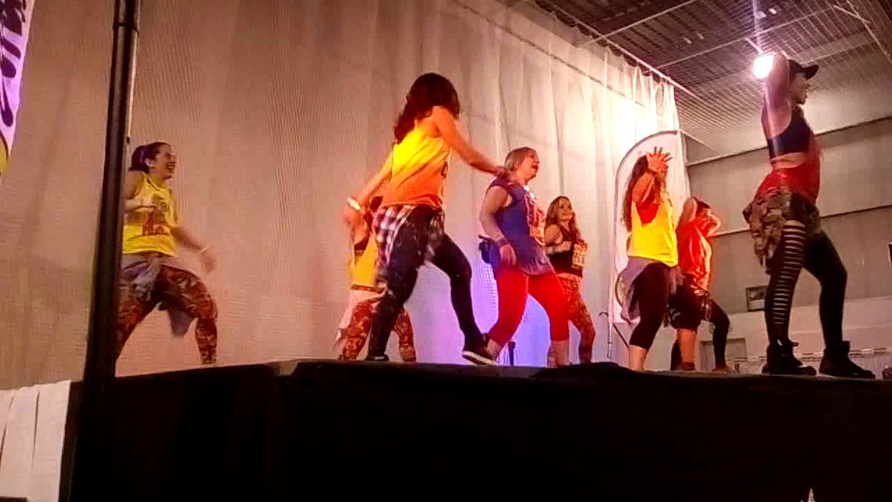 waiting on the stage - Loretta Bates Master in Portugal