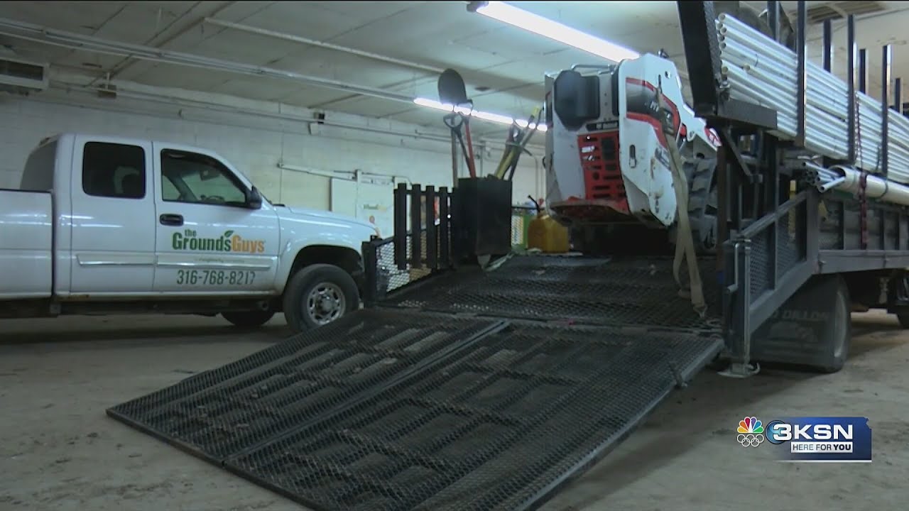 Landscapers get ready for inches of snow, sub-zero wind chill