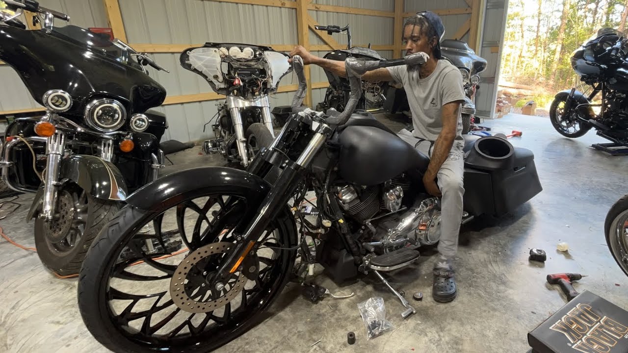 HARLEY DAVIDSONS ON A THURSDAY