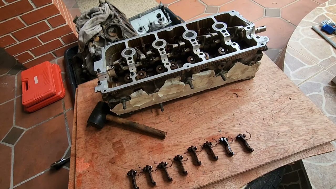 Suzuki ERV, E-RV, EVERY, CARRY. GA413.G13BB. Cylinder Head Disassembly.