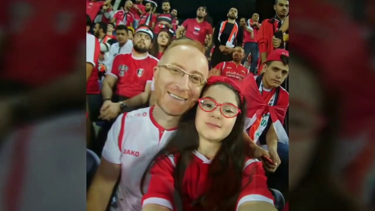 مصطفى الخاني بين الجماهير السوريّة و أروع تشجيع في مباراة استراليا في نهائيات آسيا 2019 في الامارات