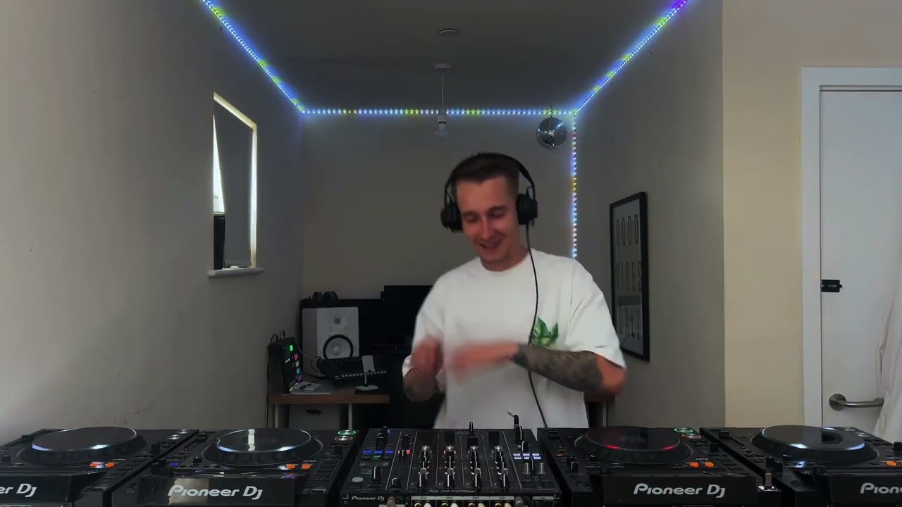 THE LOFT PRESENTS: AREK [PL]