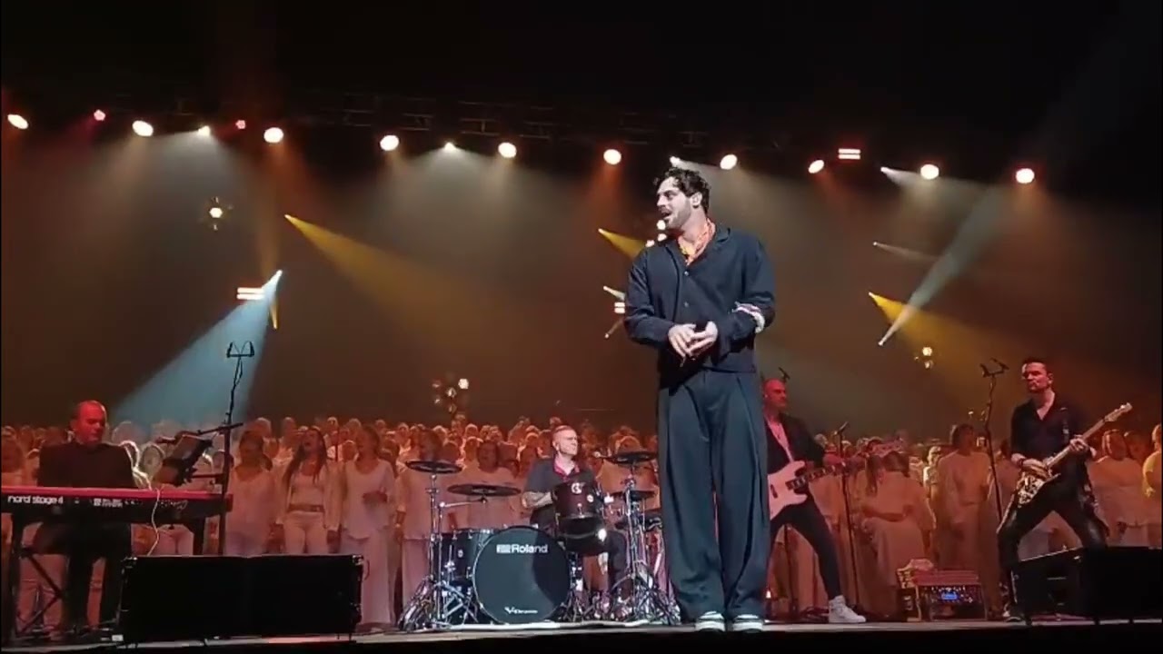 CHORALES EFFERVESCENCE ET POP&CHOEURS 15000 VOIX CHANSONS FRANCAISES PARIS LE DOME