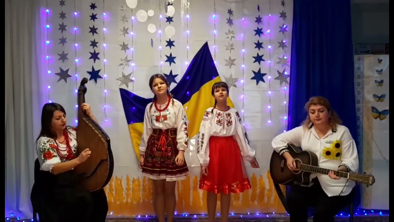 Дует у складі Левіної Дар'ї Олегівни та Приходько Валерії Юріївни. 