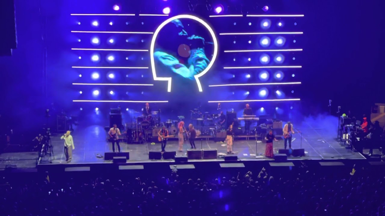 James - Sit Down - Leeds Arena - 2021 - Crowd Singing
