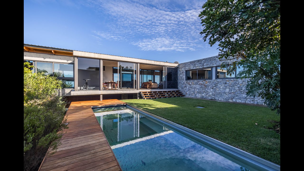ENV167597 | Dramatic Composition of Modern Living