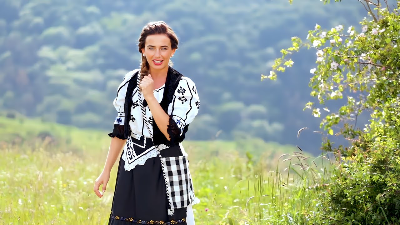 Paula Hriscu - Nu-i bai că-s micuță || Videoclip Oficial