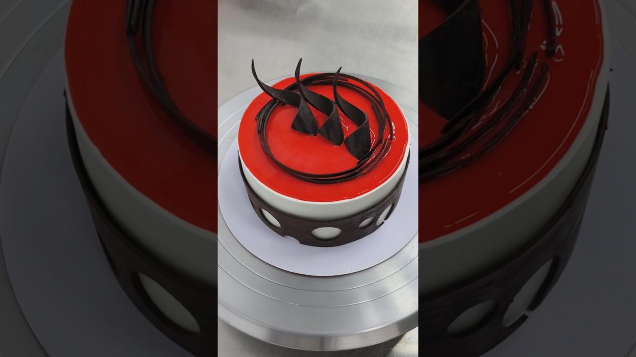 Half kg strawberry cake design #strawberry #cake #cakedesign #viral #trending #shorts #short