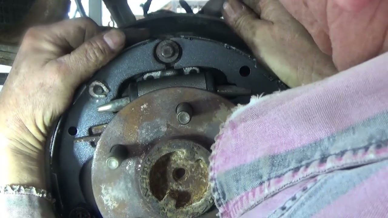 Задние барабанные тормоза и тормозные цилиндры Ford Ranger 2003 года, часть 2.