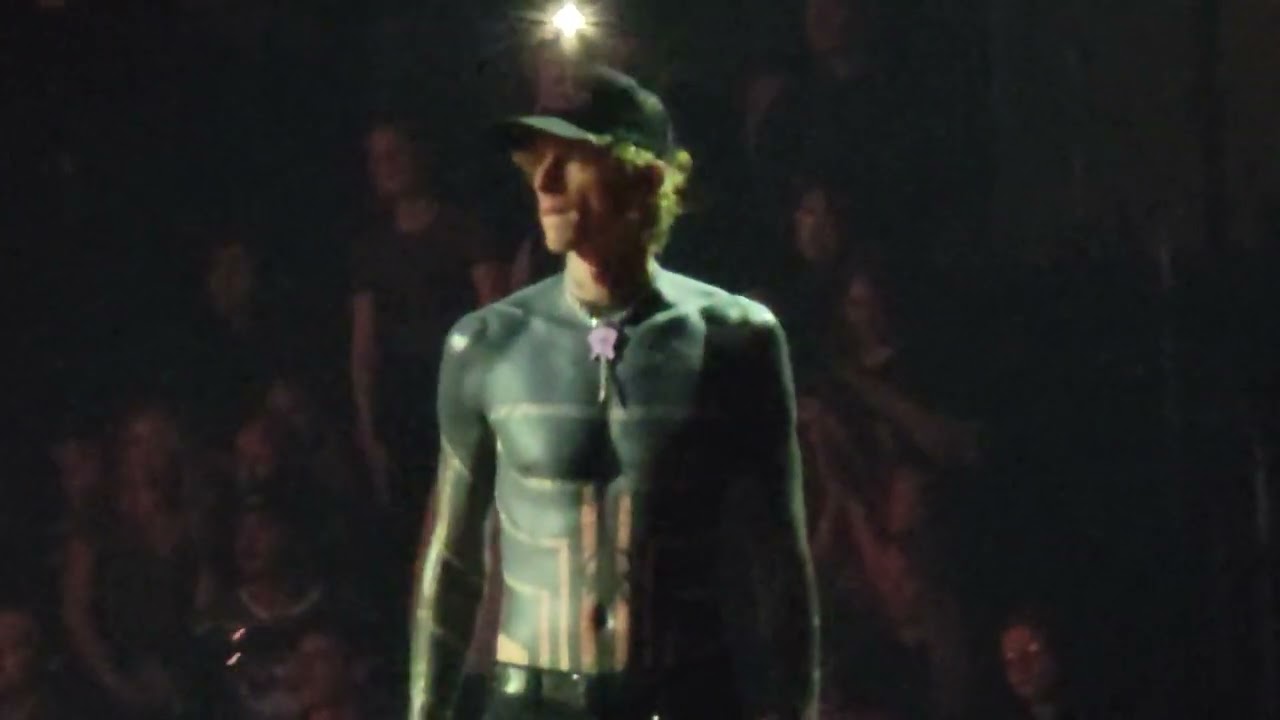 Play this when im gone #lostamericana #mgk #Machinegunkelly milwalkee dec 2025