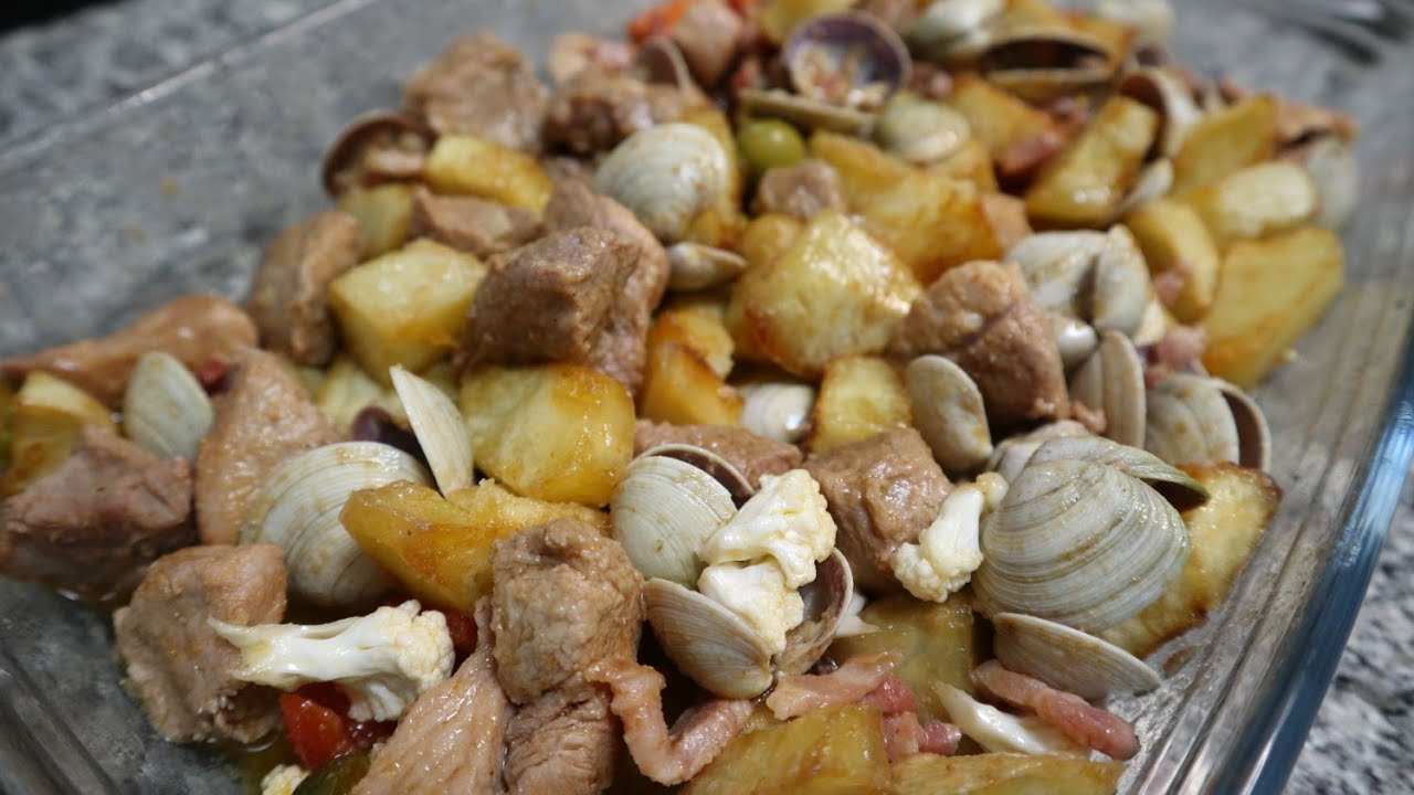 Carne de Porco à Alentejana