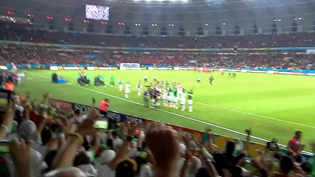 ALGERIAN FANS - فرحة اللاعبين مع الأنصار بعد نهاية المباراة مصورة من المدرجات