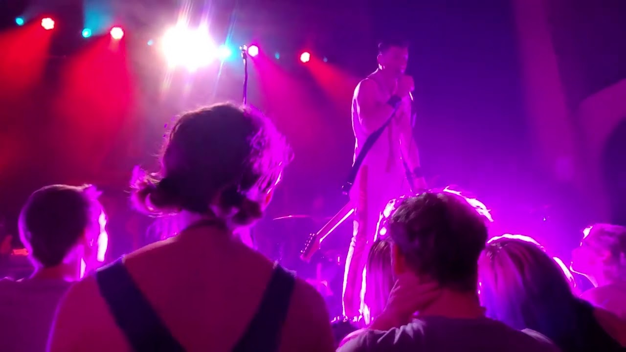 Des Rocs- Suicide Romantics (Full Song Live)