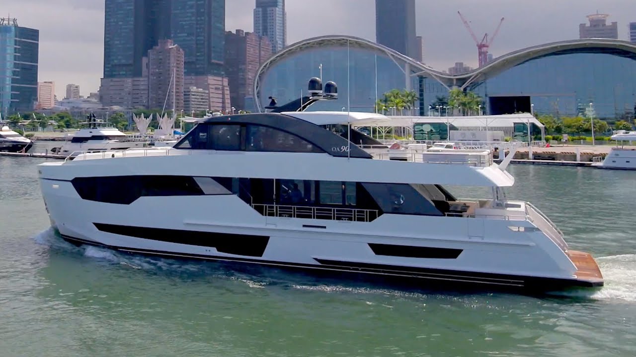 Introducing the Ocean Alexander 90r Motoryacht