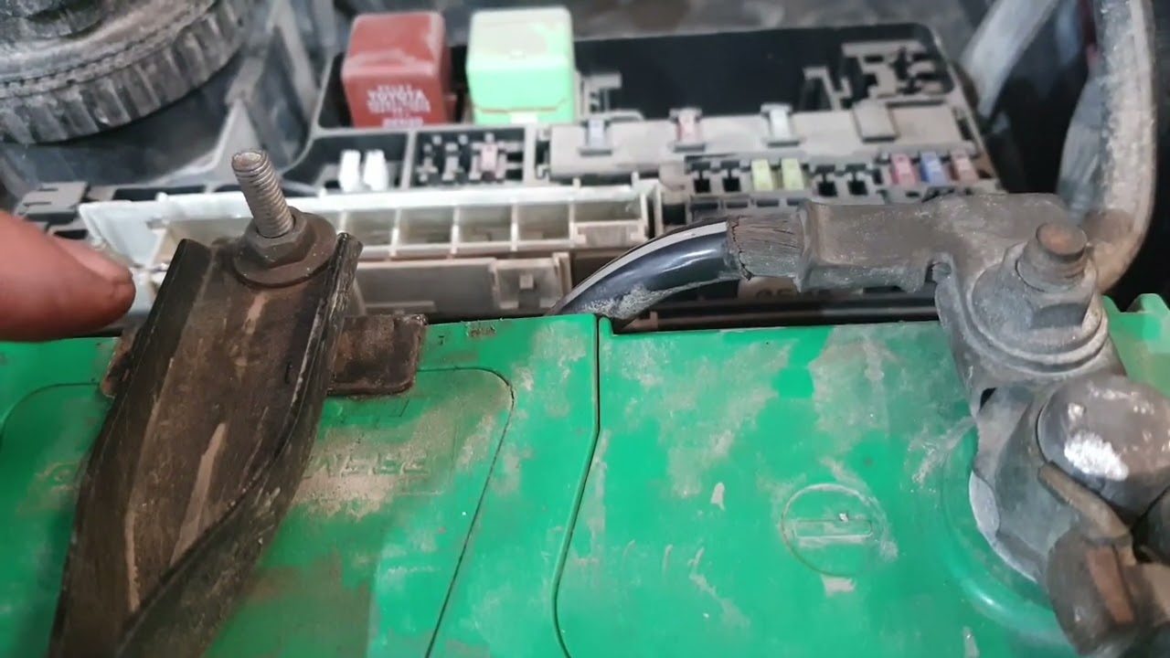 Toyota Vigo ไฟเลี้ยว/แอร์/กระจกไฟฟ้า/เซ็นทรัลล็อค/วิทยุ(ไม่ทำงานพร้อมกัน)หลังจากพ่วงแบตเตอรี่ผิดขั้ว