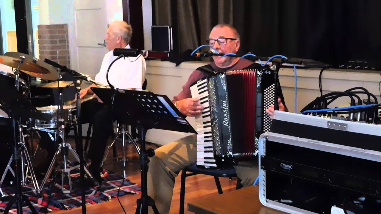 MIJN OUDE ACCORDEON..(Live)..TONY ACCORDEONY..
