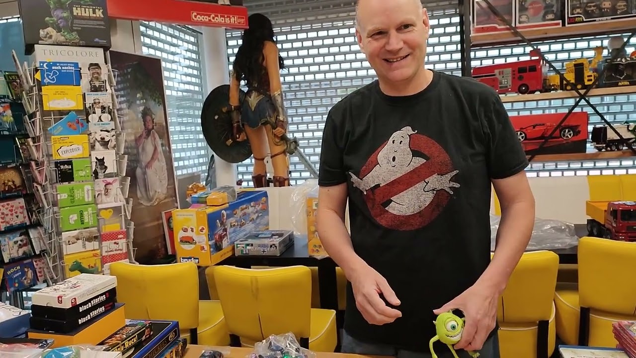 Mal wieder beim Flohmarkt  und € 2109 ausgegeben, diesmal viele LPs, Lego Figuren, Retro Konsolen