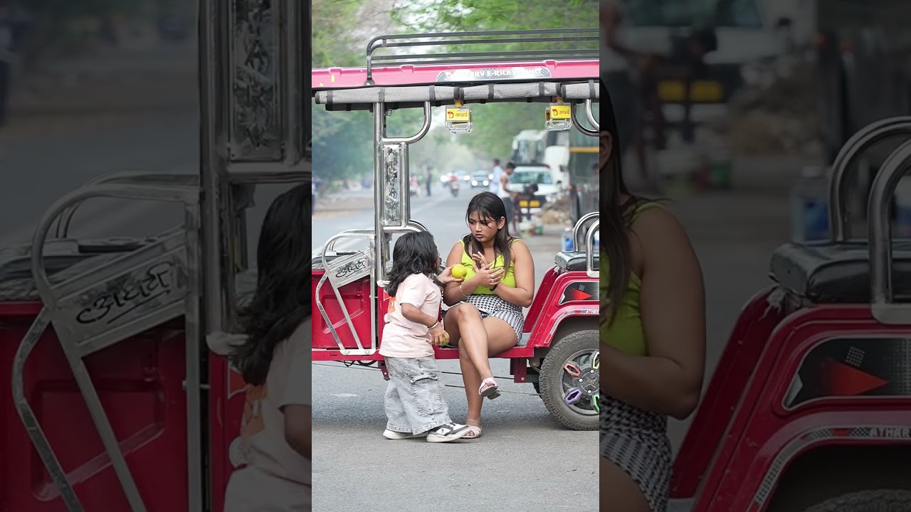 मैडम अपने दोनों मौसमी दे दो 😜 | Prank On Cute Girl 😜 | The Real Satish