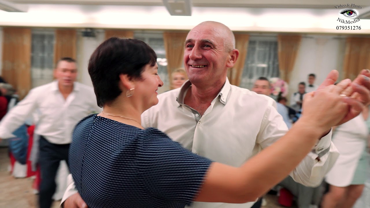 Sfarsitul rupe, dansuri de la Badicu Moldovenesc si Larga, cu formatia 