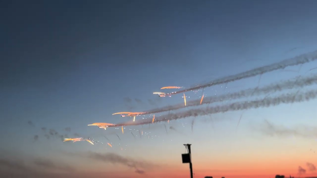 Fire Moths na nocnym pokazie Antidotum Leszno Airshow 2025