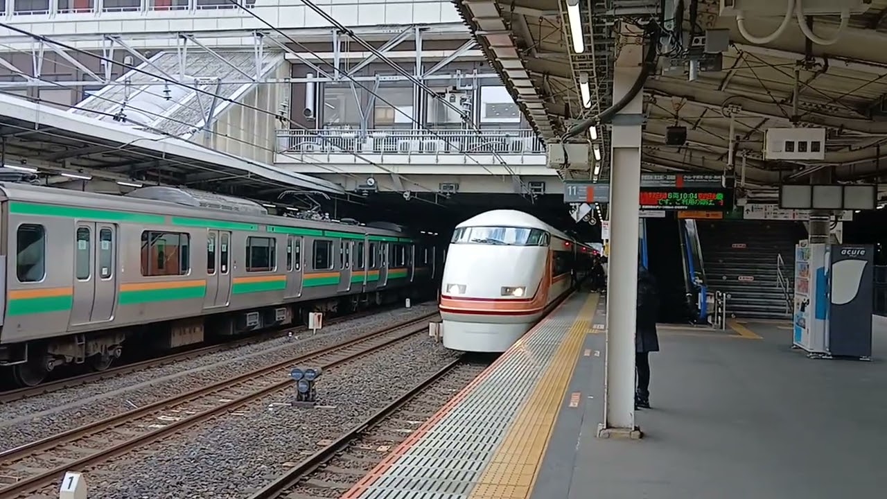 100系スペーシア、大宮到着とホーンを鳴らしての発車