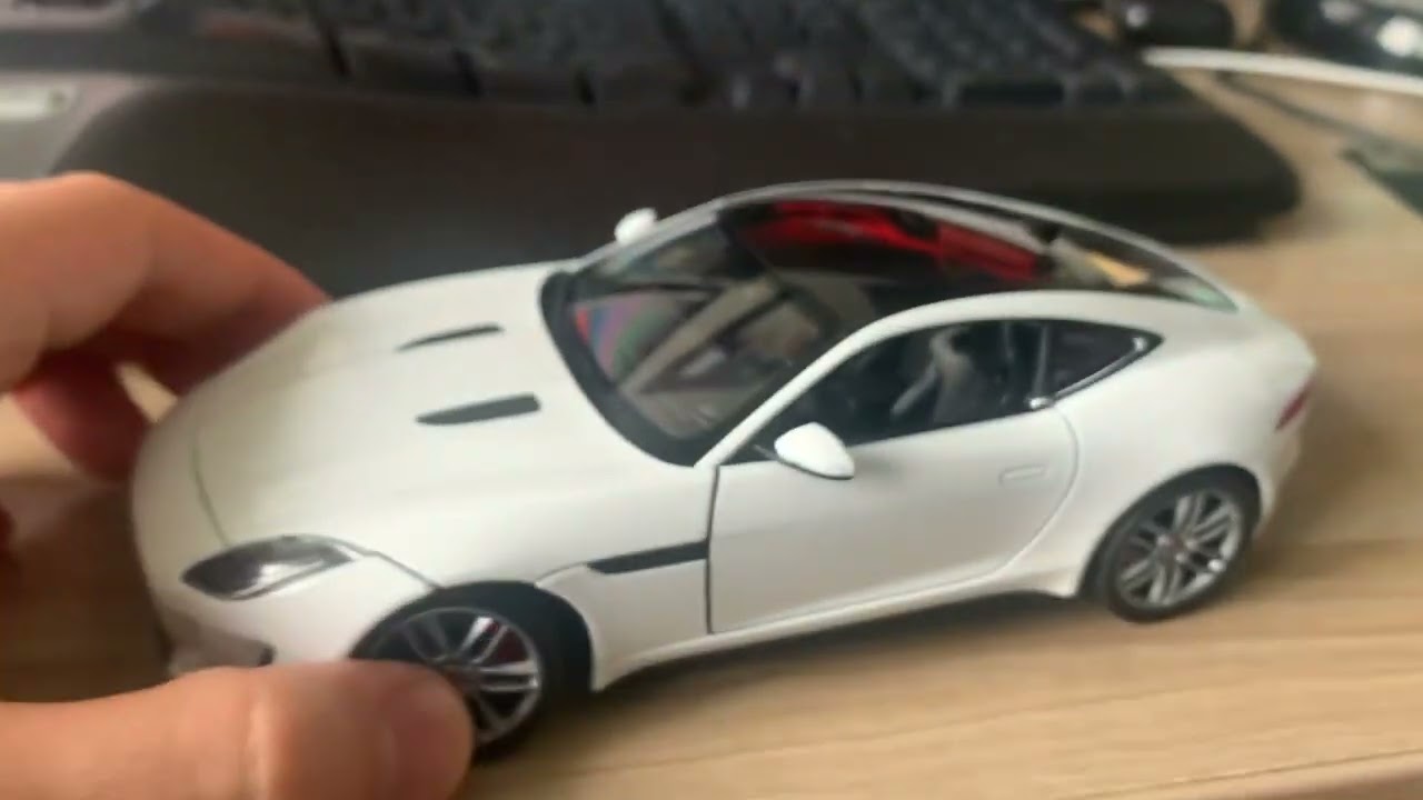 Обзор модели Jaguar F-Type Coupe от Welly