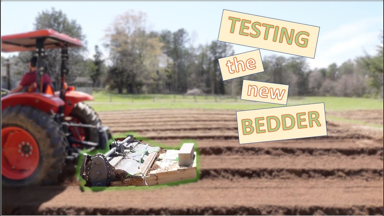 СТРОИТЕЛЬСТВО грядок в саду | Использование самодельного грядодела