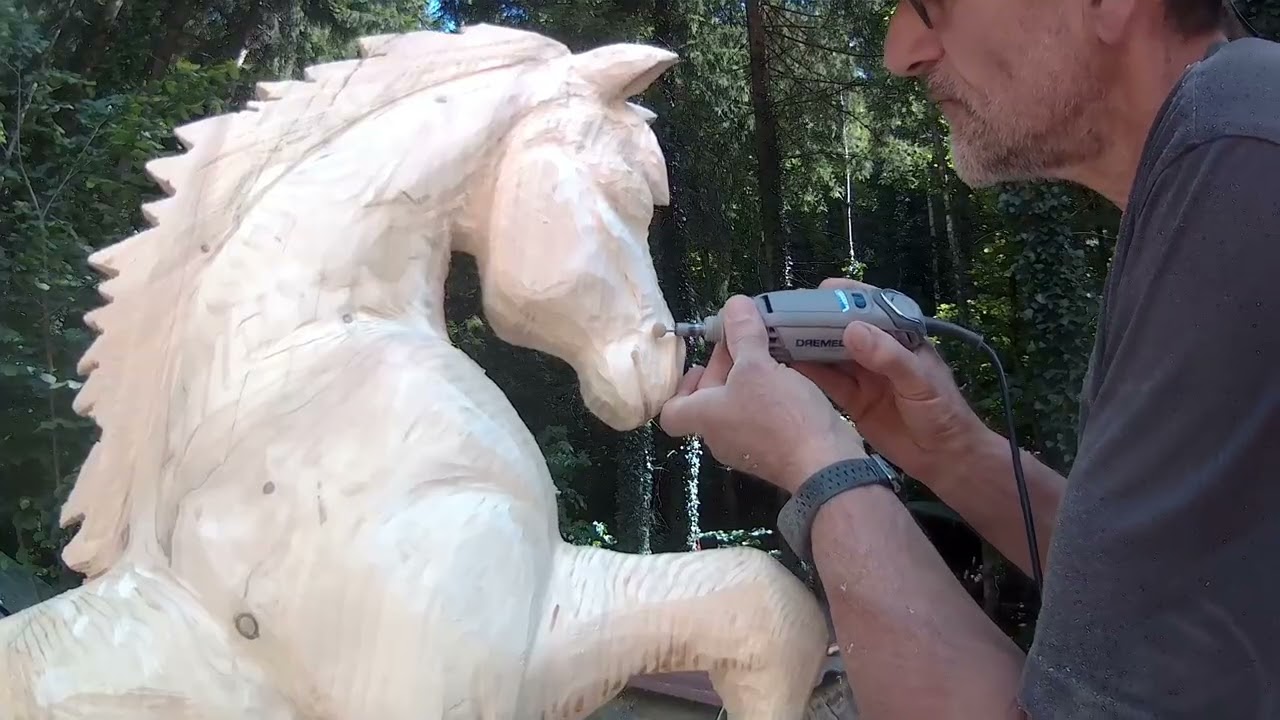 Superbe sculpture d'un cheval cabr&eacute;
