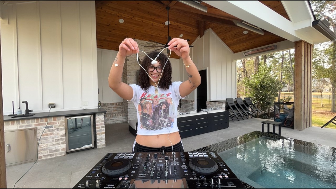 Funky House Music & lots of dancing at home - Rough Boy Radio