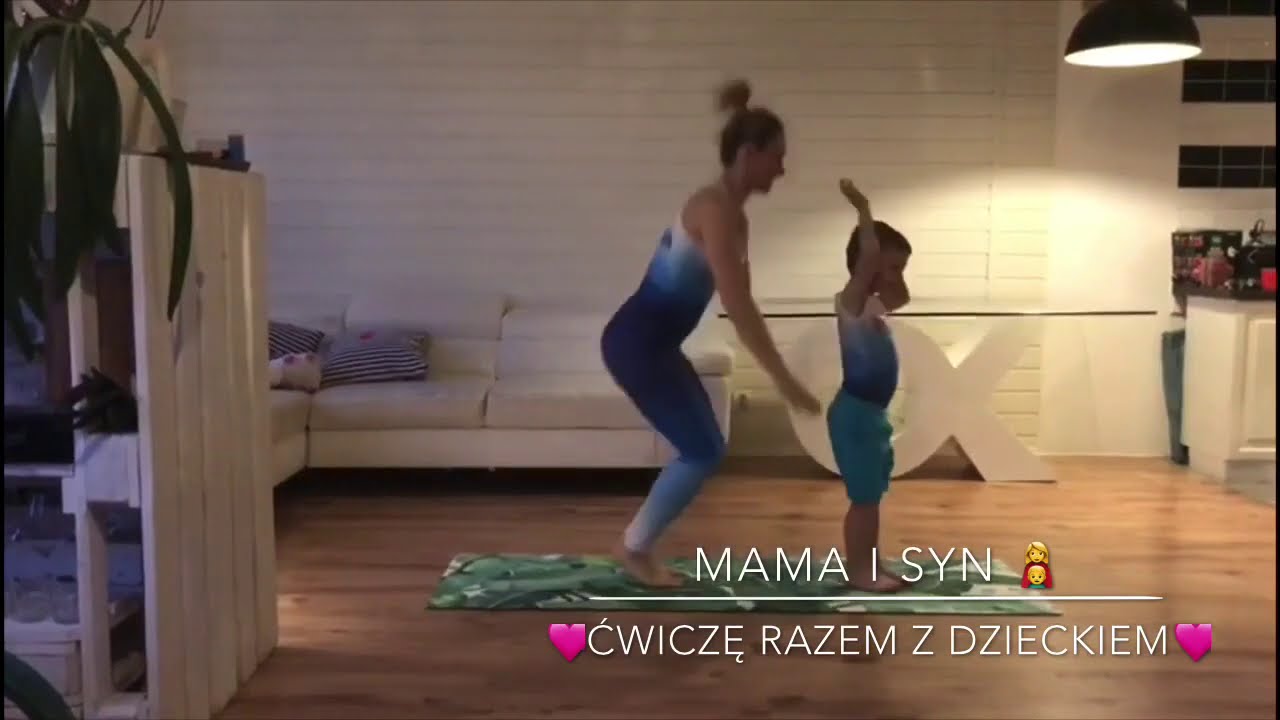 MiniAkro - ćwiczenia z dzieckiem. Mama i syn. Rodzic ćwiczy z dzieckiem. Zabawa dla przedszkolaka.