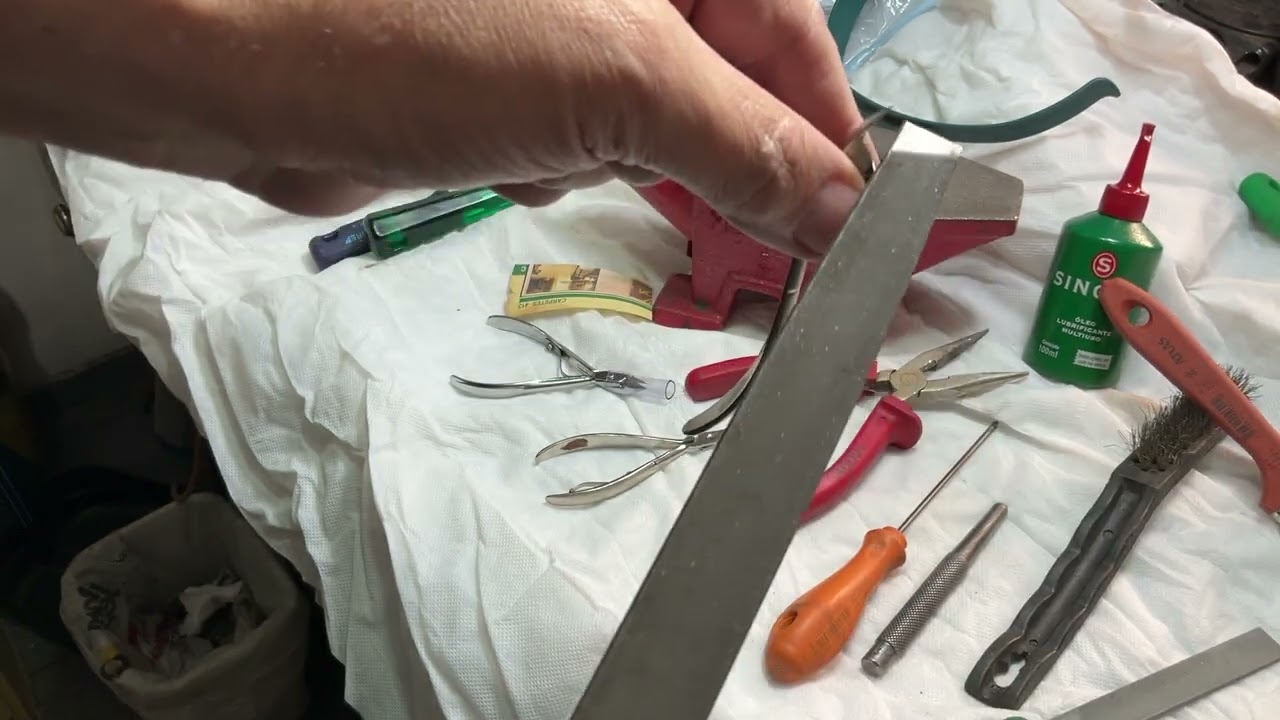 Todo segredo que você precisa saber para afiar alicate de cutícula e as ferramenta que precisa