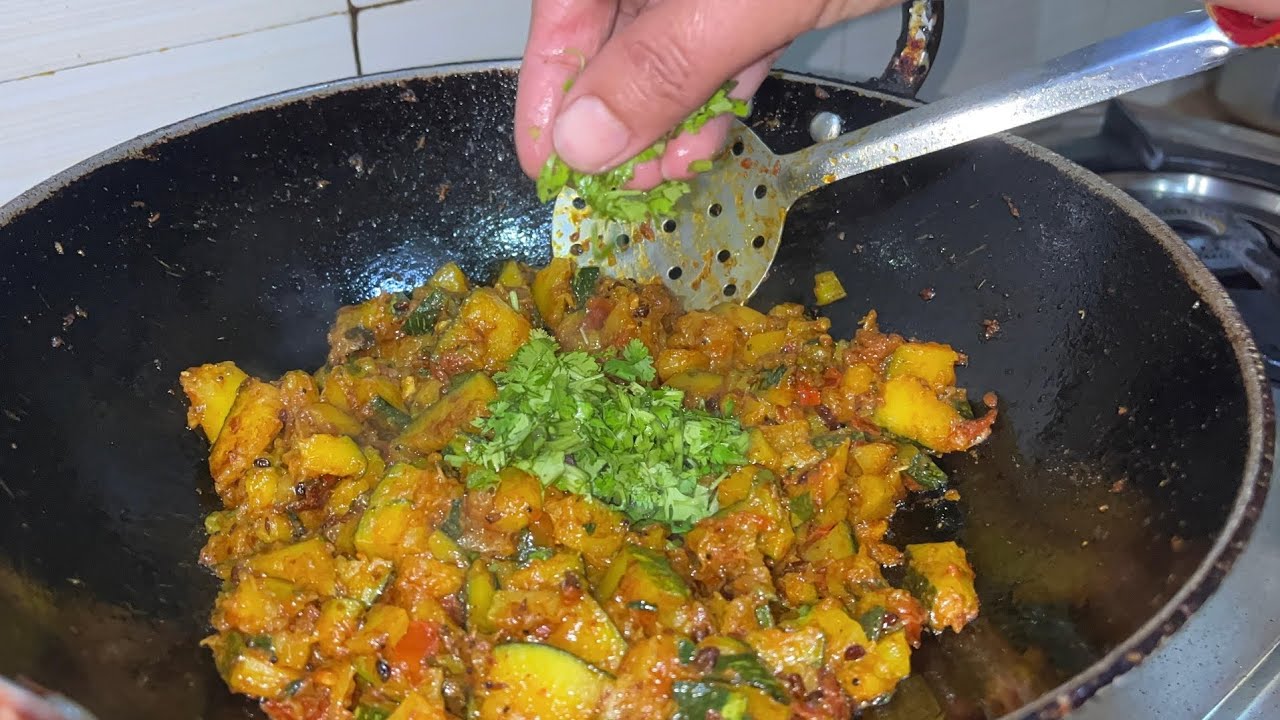 आज बनाई है स्वादिष्ट  हरे कद्दू की सब्जी