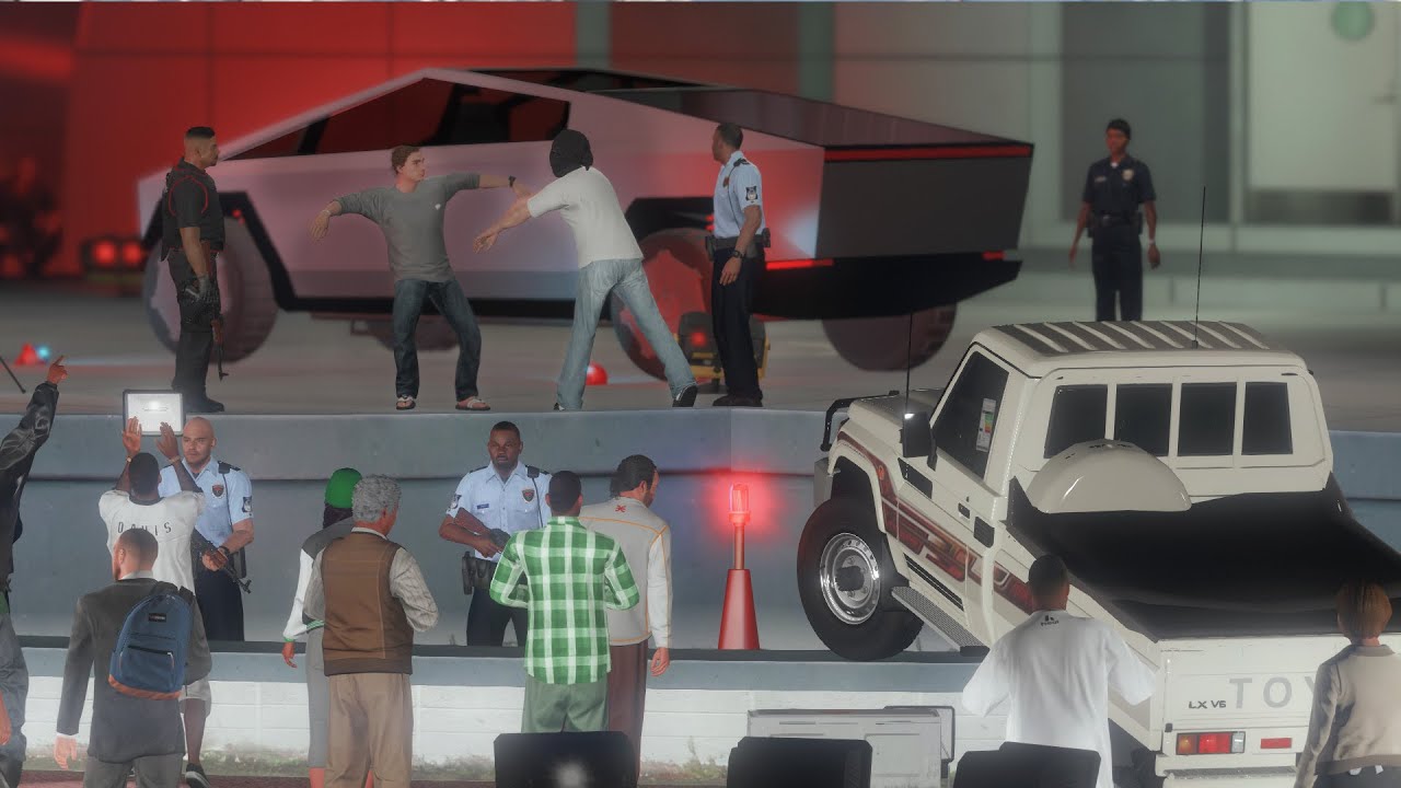 Tesla Cybertruck VS Toyota land cruiser 🤯
